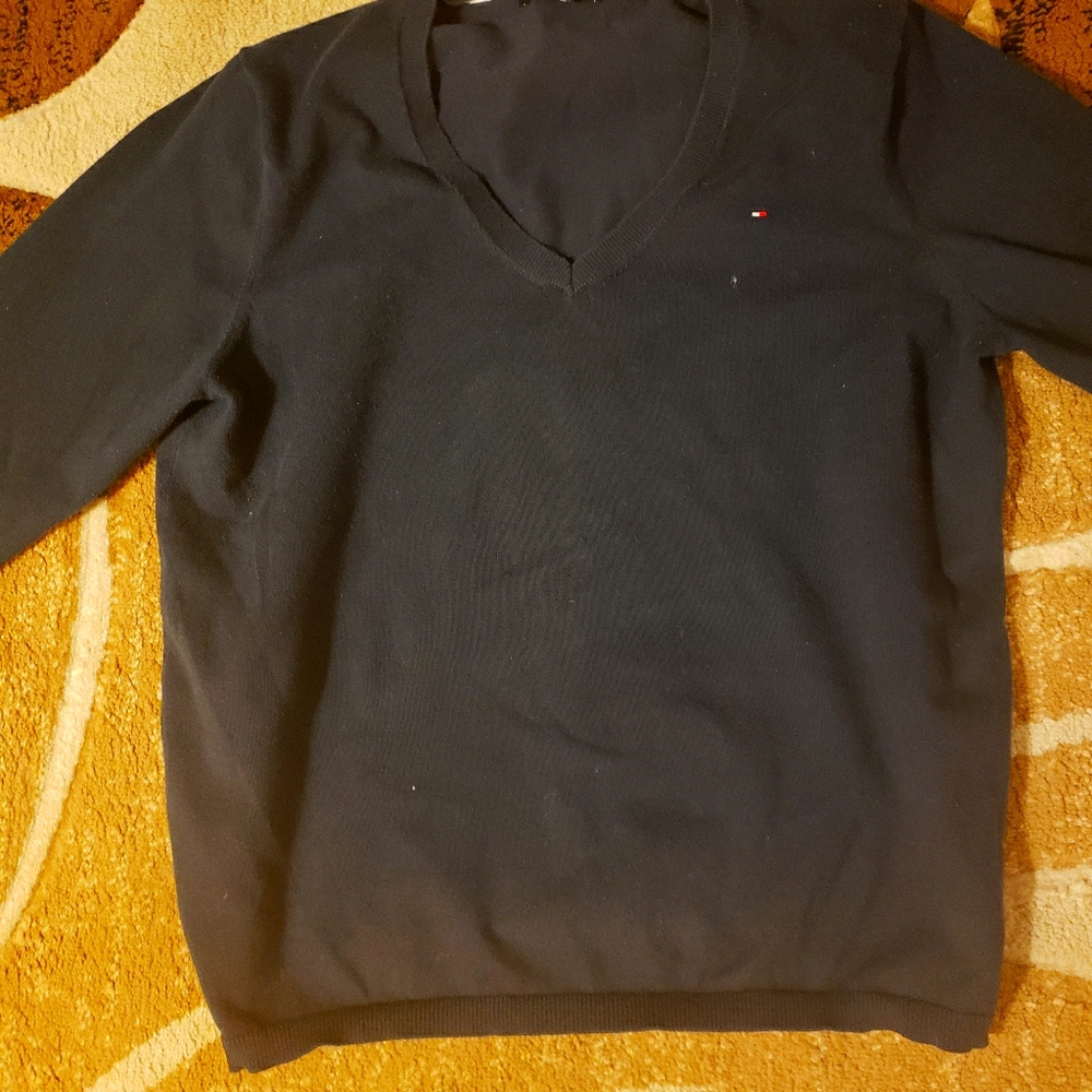 Tommy Hilfiger v-neck lightweight sweater